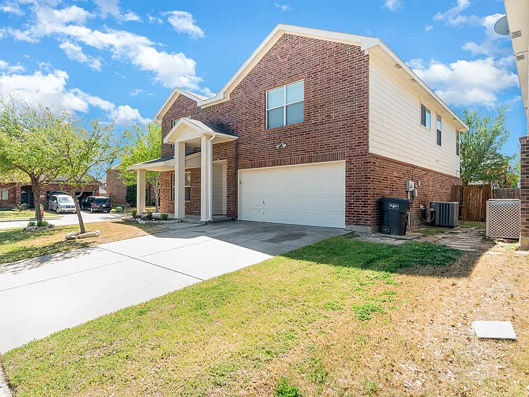 4956 Thorn Hollow Dr — Photo 2