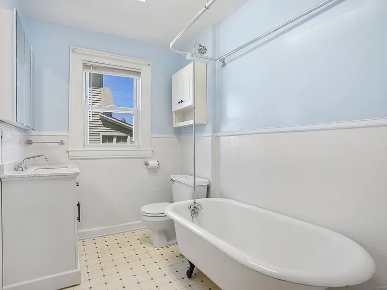 108 Barnum Ter — Photo 9