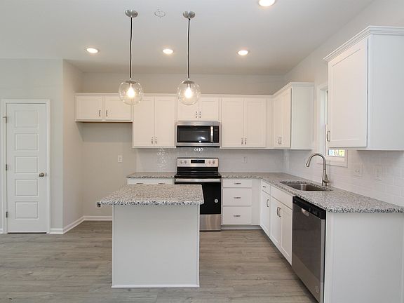 2nd image of 425 Sturgeon St