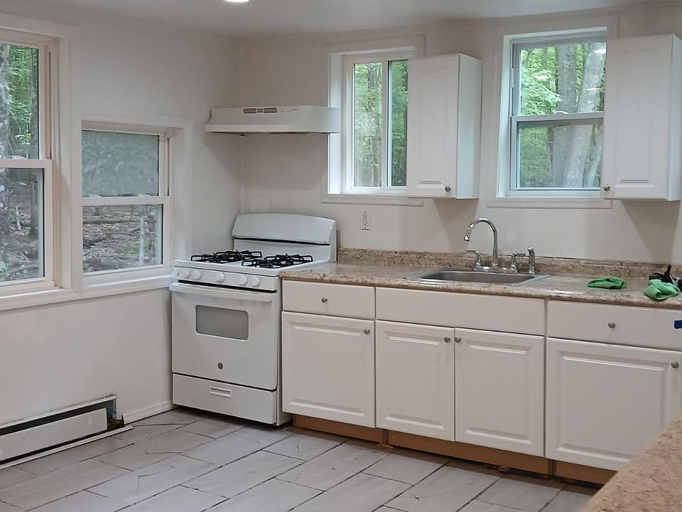 1st image of 14 Maple St E