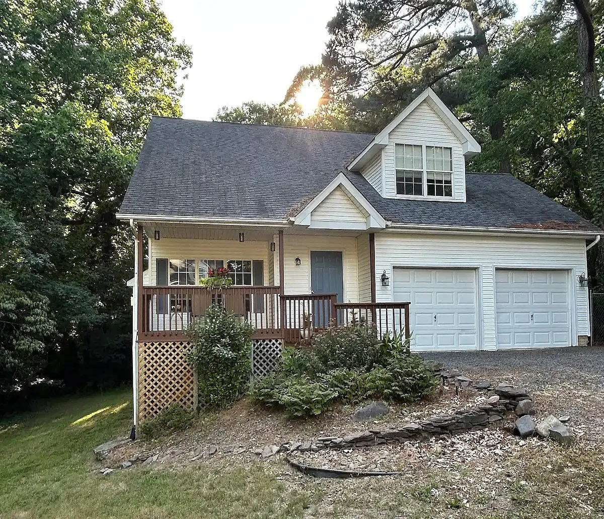 3 bed, 2.5 bath, 1700 sqft, $2,300 — Photo 1