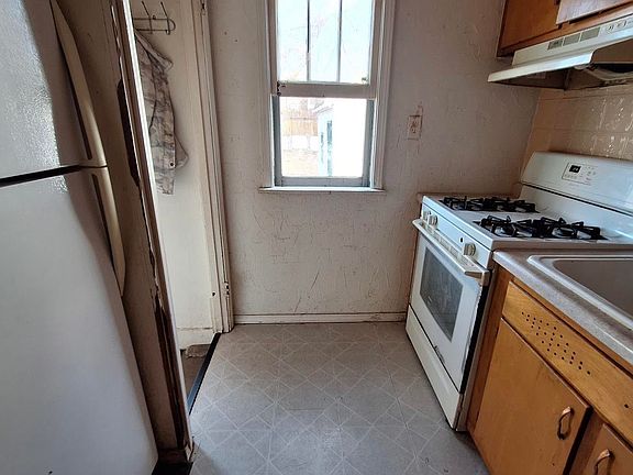 5th image of 2610 N Peoria Ave