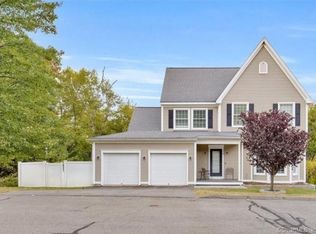 78 Village Ln #78, Canton, CT 06019