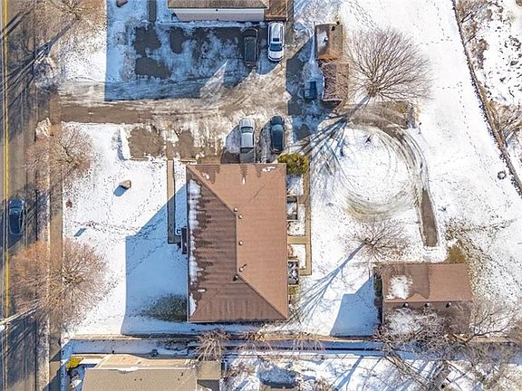 5th image of 60 Willow St