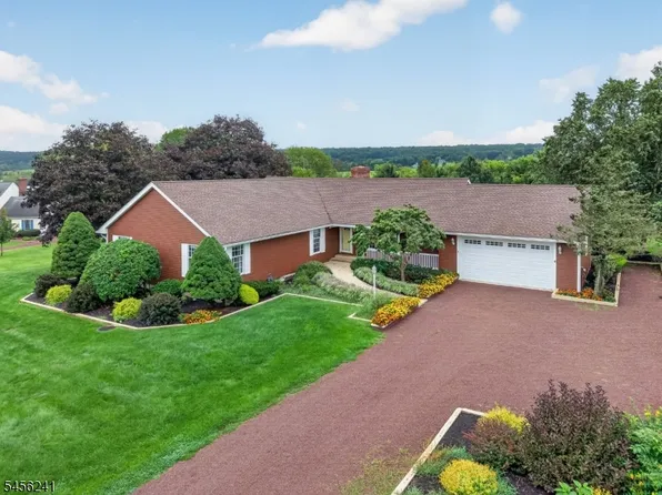 8 Meadowlark Way, East Amwell Twp., NJ 08551