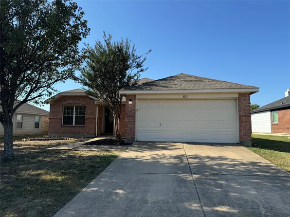 1029 McKavett Dr, Burleson, TX 76028