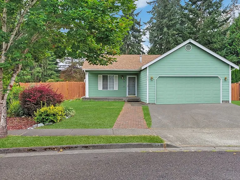 1822 22nd Ave SE — Photo 1