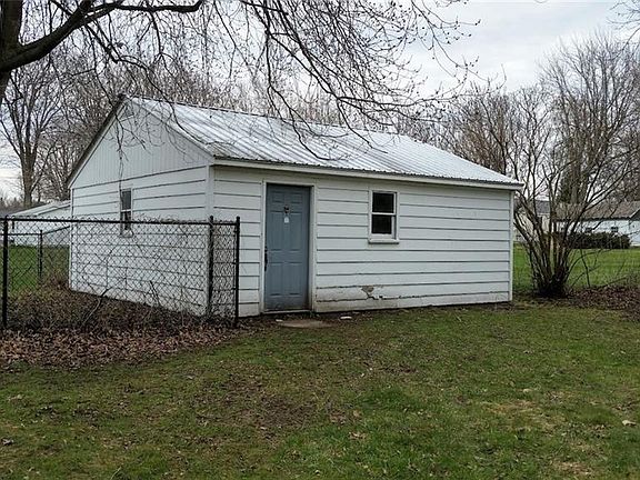 4th image of 1056 E Broadway St