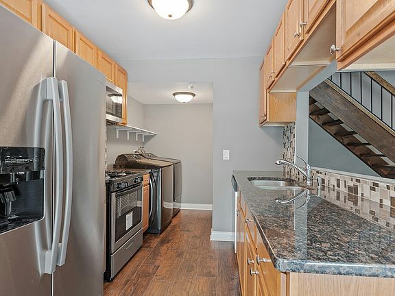 4th image of 223 Foxhead Ct Unit B