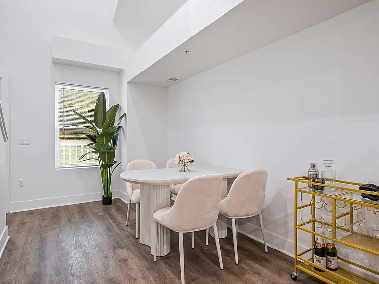Coopers Landing Apartments — Photo 9