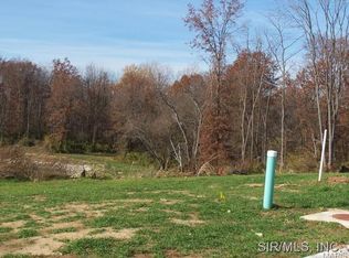 717 Wedgewood Ln, Trenton, IL 62293
