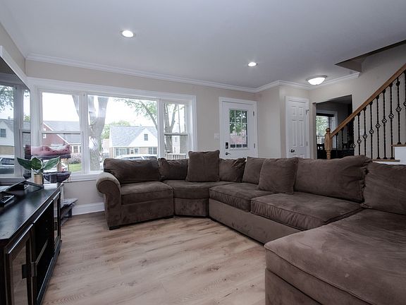 4th image of 3142 Sunset Ln
