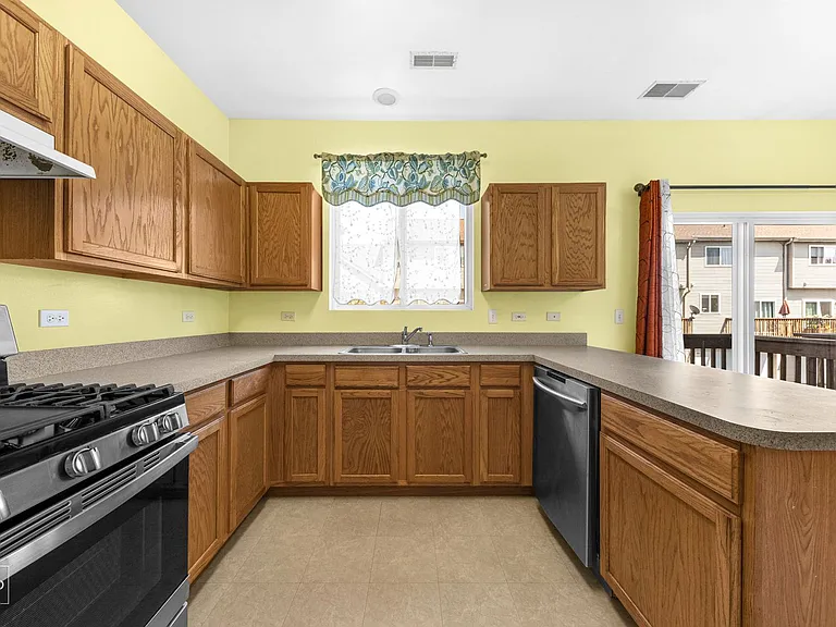 959 Ellsworth Dr — Photo 3