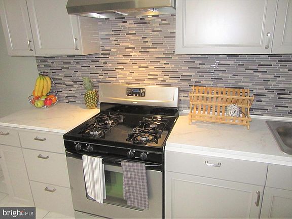 5th image of 514 Shearman St