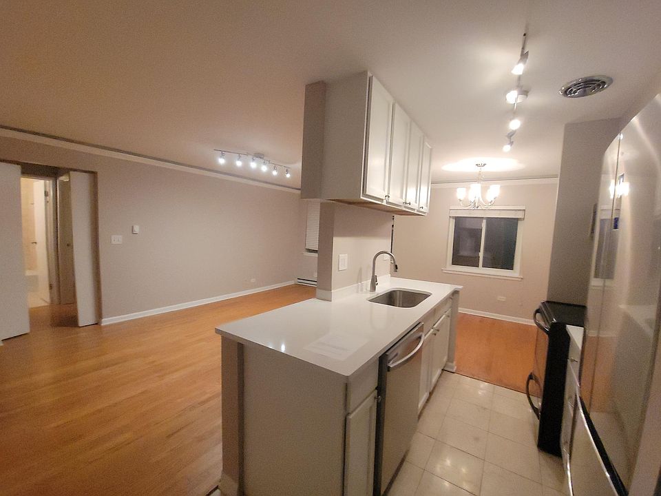 1st image of 3823 N Pine Grove Ave #209