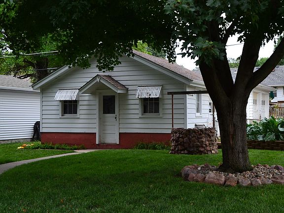 3rd image of 3227 Monterey St