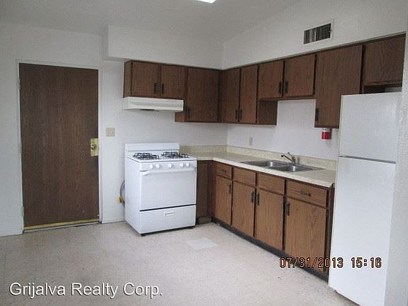 3rd image of 1227 W Riverview Blvd APT 4