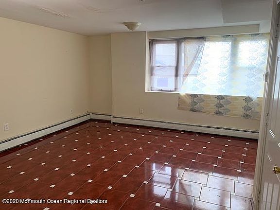 4th image of 70 Lincoln St