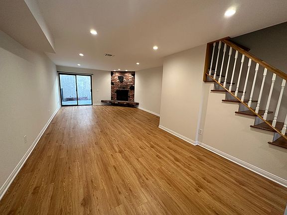 4th image of 557 E Tujunga Ave APT D