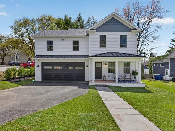 26 E Elizabeth St, Skaneateles, NY 13152