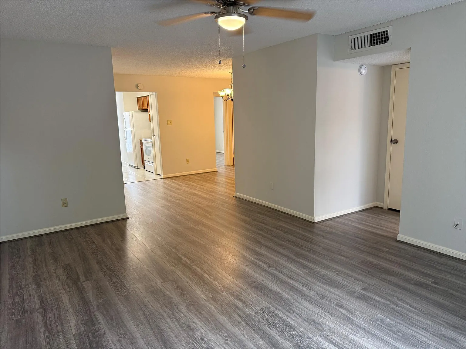 2 bed, 2.0 bath, 1140 sqft, $1,375 — Photo 3