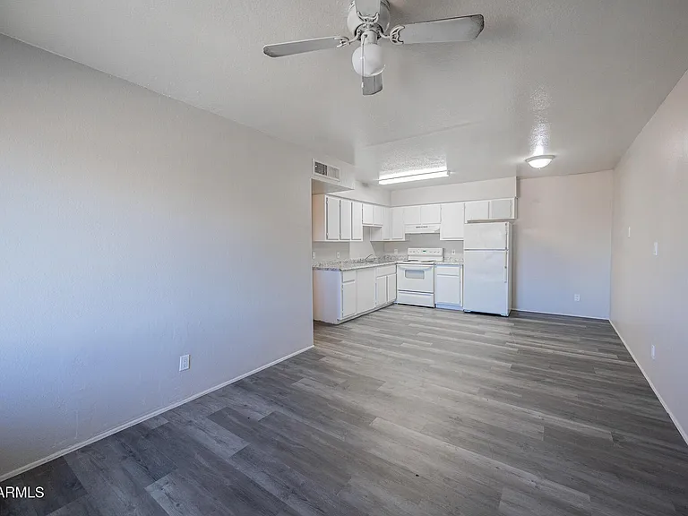 1703 W Mountain View Rd #14 — Photo 3