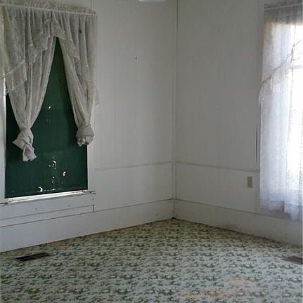 4th image of 2409 1st St