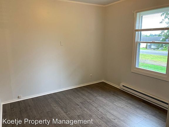4th image of 1030 NW Crosby Ave #1