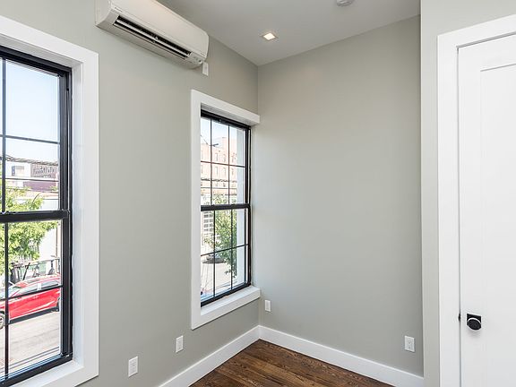 4th image of 303 Kingsland Ave #2K