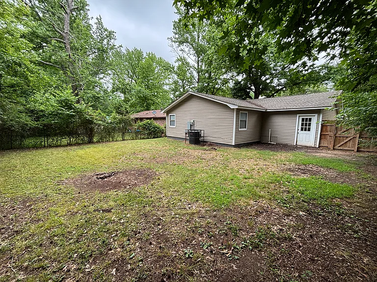 1301 Liberty Dr — Photo 19