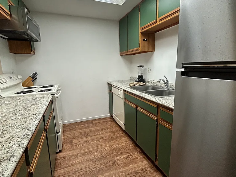 1025 Southwood Dr #T — Photo 5
