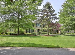 812 Towner Pl, Anchorage, KY 40223