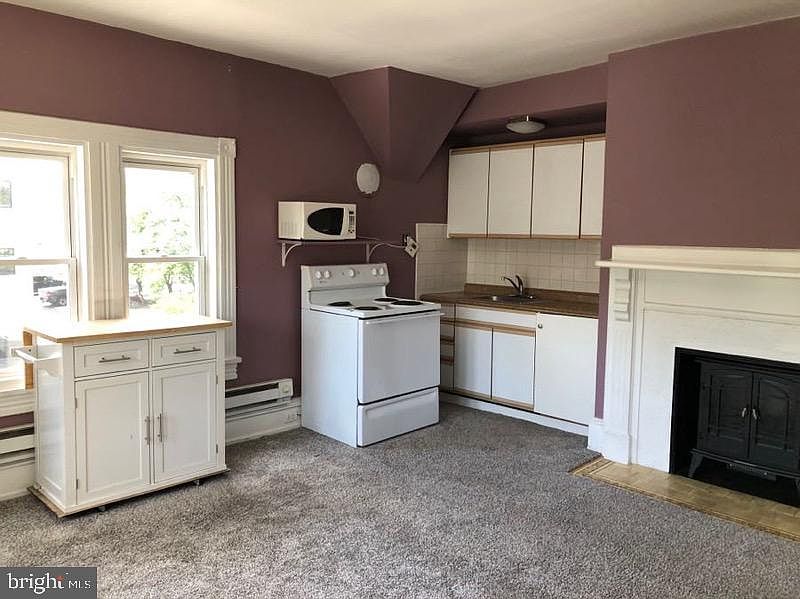 2nd image of 25 Montrose Ave APT 3