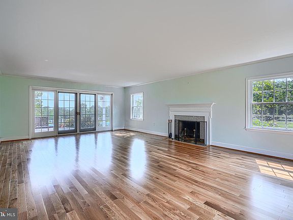 3rd image of 2617 Mount Carmel Rd