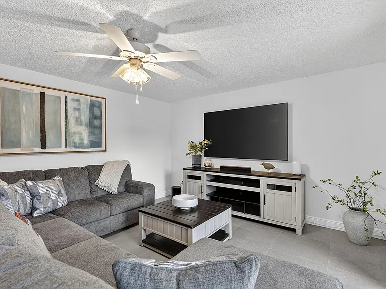 825 Center St #32B — Photo 7