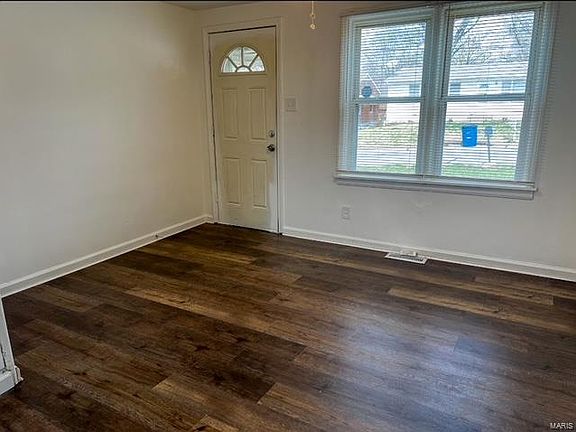 2nd image of 240 Reasor Dr