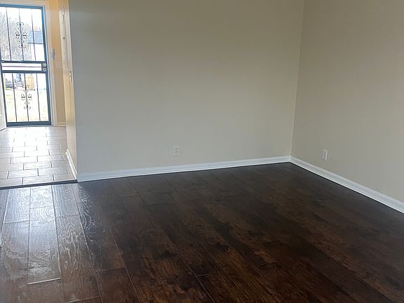 3rd image of 423 Revels Dr