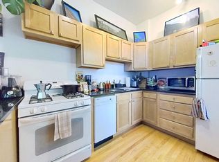 737 W Briar Pl #2F, Chicago, IL 60657