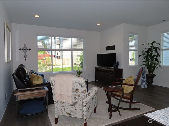 3rd image of 1006 NW Highgarden Drive