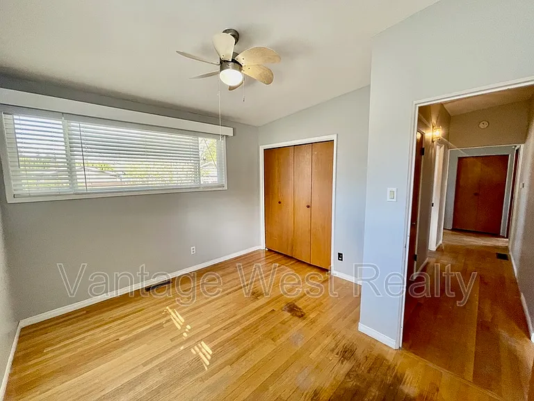 1319 Kelglen Cres #A — Photo 18