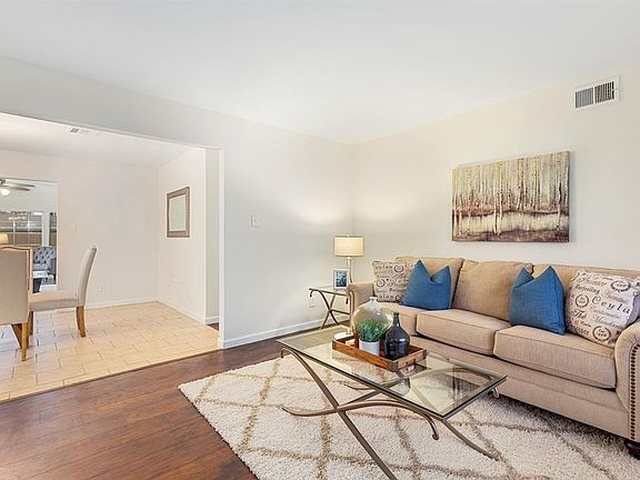 3rd image of 2929 Esterbrook Dr