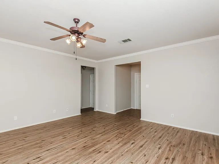 1007 Winepress Rd — Photo 3