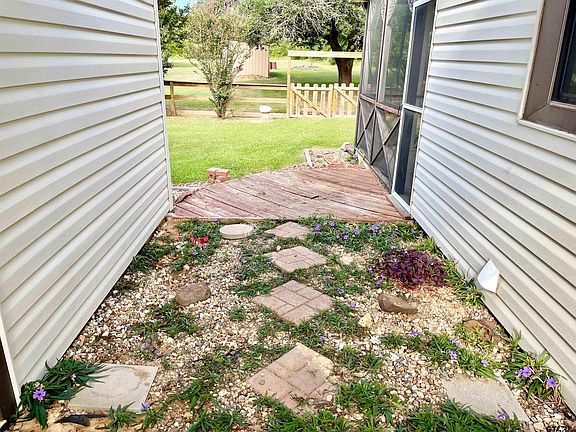 3rd image of 1302 Farm Road 2560