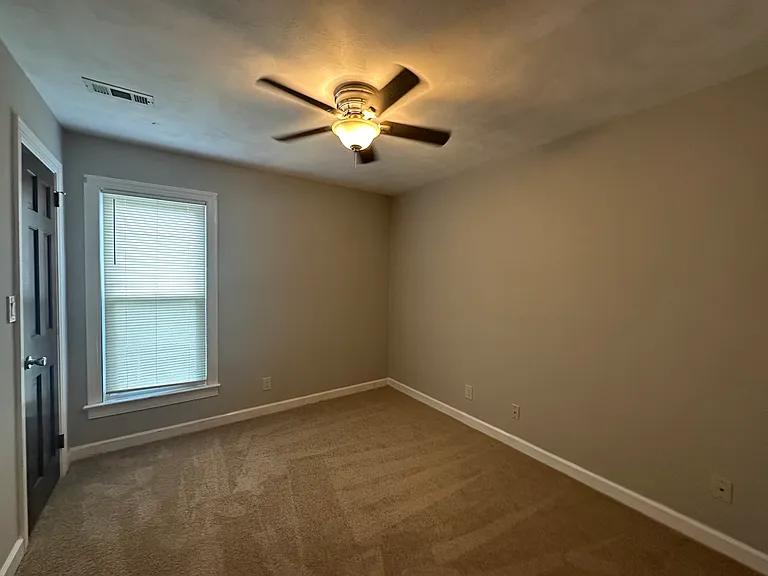 608 Hearndon Ct — Photo 30