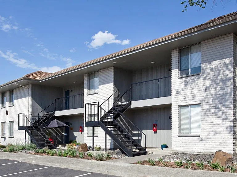 Evergreen Ridge Apartments — Photo 24