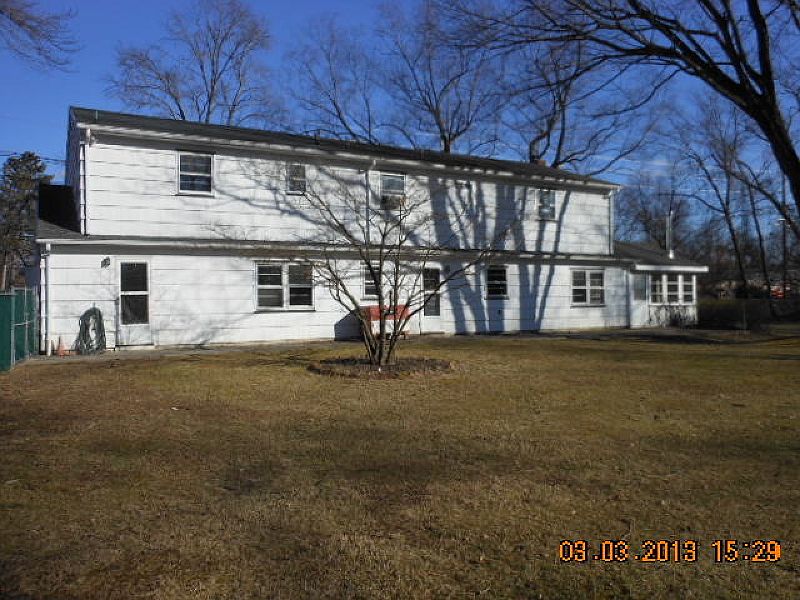 2nd image of 200 Comly Rd