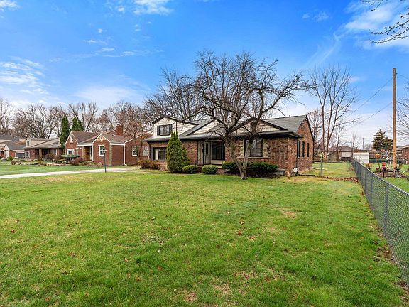 3rd image of 28413 Ruehle St