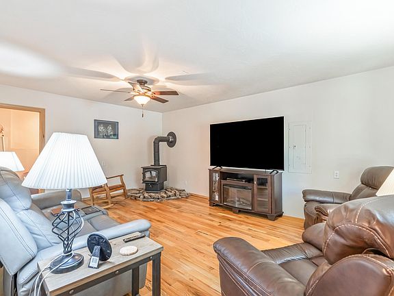 5th image of 16018 Park Dr