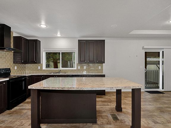 4th image of 61070 Winter Park Ln Unit 202