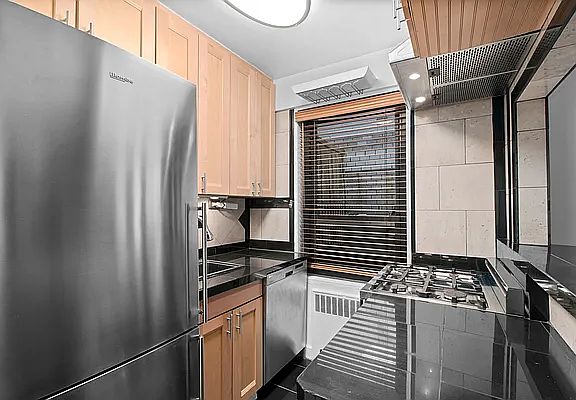 4th image of 210 E 47th St APT 11C